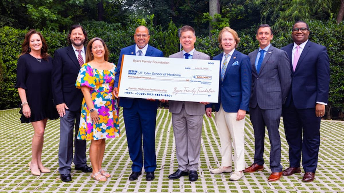 UT Tyler School of Medicine Receives $500,000 from Local Foundation