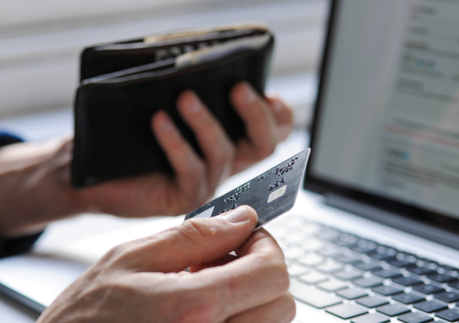 Holiday season: How to avoid an online shopping scams